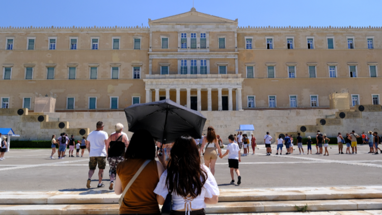 Καύσωνας έως την Τετάρτη: Στους 40°C το θερμόμετρο, πού θα είναι εντονότερος ο καύσωνας