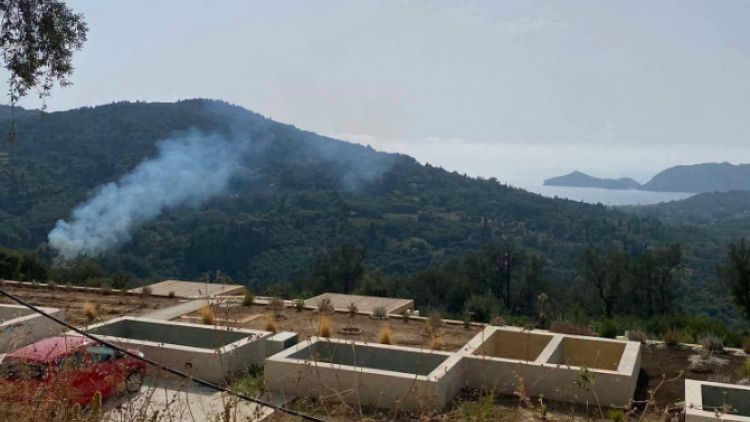 Φωτιά τώρα σε δάσος στον Άγιο Γεώργιο Κέρκυρας, σηκώθηκαν 6 αεροσκάφη