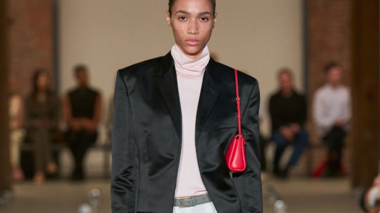Η διαχρονική μινιμαλιστική ταυτότητα του Calvin Klein επέστρεψε στην Εβδομάδα Μόδας της Νέας Υόρκης
