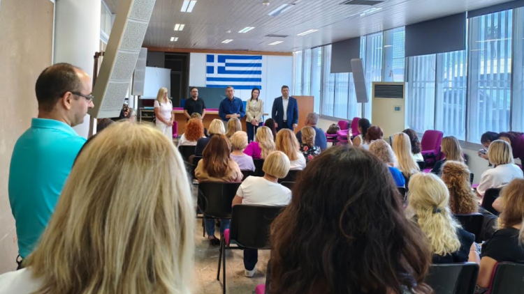 Συνάντηση Τσίπρα με εργαζόμενους στη ΔΥΠΑ στην πρώτη δημόσια εμφάνιση μετά τη ΔΕΘ

