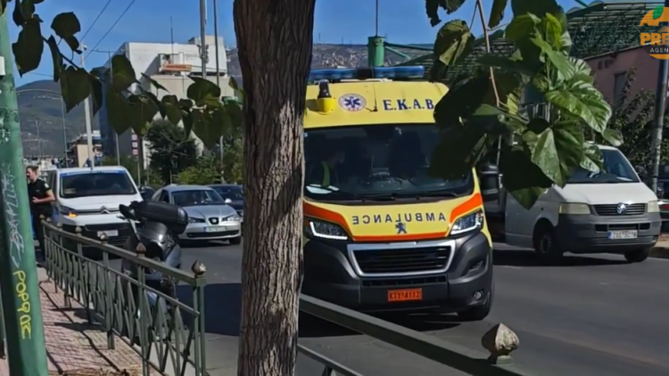 Μηχανή παρέσυρε ανδρόγυνο με παιδάκι στην Αλεξάνδρας - Τέσσερις τραυματίες σε «Ερυθρό» και Παίδων «Αγλαΐα Κυριάκου»