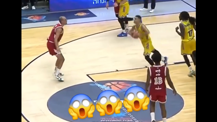 Απίστευτο καλάθι από τον Γιάμ Μαντάρ: Έστειλε τη μπάλα στο καλάθι από τη μια ρακέτα στην άλλη, δείτε βίντεο