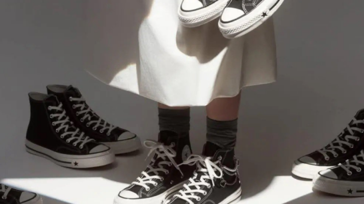 Η Converse απέσυρε διαφήμιση μετά από αντιδράσεις για εικόνα που παρέπεμπε σε σύμβολα της Κου Κλουξ Κλαν