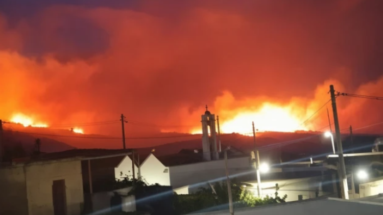 Ολονύχτια μάχη με τις φλόγες στον Χώνο Λασιθίου, 112 για ετοιμότητα σε πολλές περιοχές 