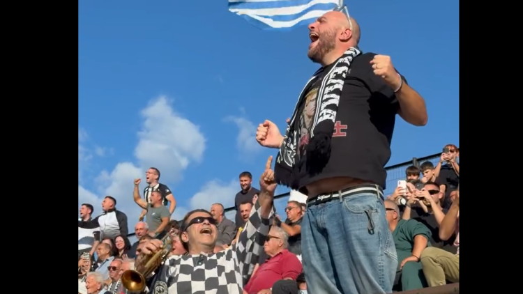 Στο γήπεδο και τα κάγκελα για τον Παναιγιάλειο ο Φάνης Λαμπρόπουλος: «Θρησκευτικός τουρισμός στην πατρίδα», δείτε φωτογραφίες και βίντεο