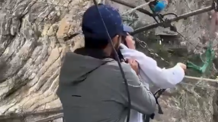 Την εξανάγκασαν σε βουτιά 80 μέτρων ενώ ούρλιαζε «μη με ρίξετε»: Έρευνα για τρομακτικό extreme sport στο Νταγκεστάν