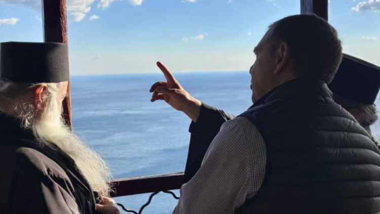 Στο Άγιον Όρος ο Τσίπρας: «Ένα ταξίδι στο βαθύτερο νόημα της ανθρώπινης ύπαρξης»