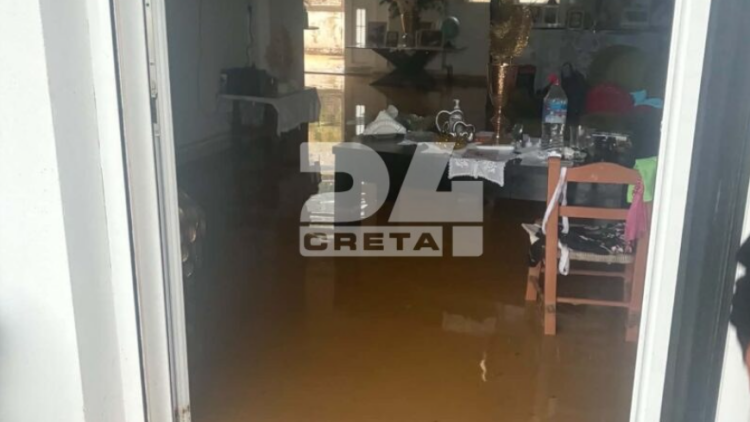 H κακοκαιρία σφυροκοπά την Κρήτη: Πλημμύρισαν σπίτια στα Ζωνιανά, έπεσε γέφυρα στον Μυλοπόταμο, δείτε βίντεο και φωτογραφίες