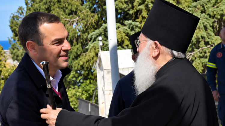 Μετά τη Σιμωνόπετρα, στο Βατοπαίδι ο Τσίπρας, η υποδοχή από τον ηγούμενο Εφραίμ

