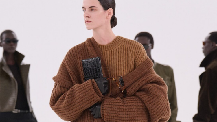 Knitwear guide: Tα πέντε στυλ που δεν πρέπει να λείπουν από την γκαρνταρόμπα της σεζόν
