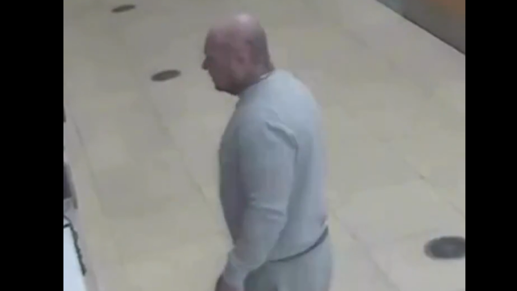 Δολοφόνησε τη σύζυγό του με σφυρί, την έβαλε στον καταψύκτη και πήγε στο τμήμα λέγοντας «σκότωσα τη γυναίκα μου», δείτε βίντεο