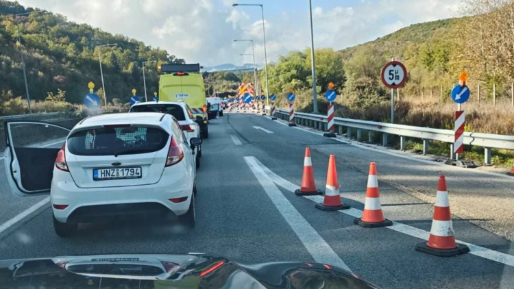 Έκλεισε η Εγνατία Οδός και στα δύο ρεύματα λόγω διαρροής πετρελαίου, ουρές χιλιομέτρων από τα ακινητοποιημένα οχήματα
