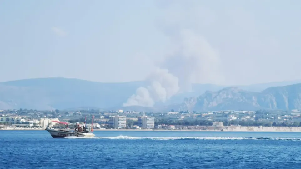 ΕΚΤΑΚΤΟ – Μεγάλη φωτιά στην Άνω Αλμυρή Κορινθίας – Εκκενώθηκε η περιοχή Ρυτό – Βίντεο και Φωτογραφίες