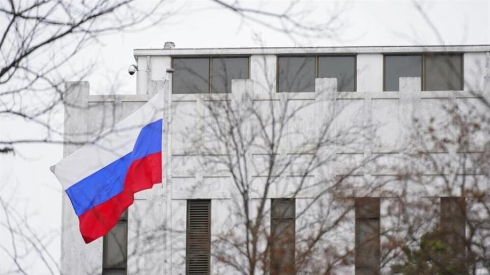 Εισβολή στην Ουκρανία: Η ρωσική πρεσβεία λέει τώρα ότι ανησυχεί για την ασφάλεια των Ρώσων πολιτών στην Ελλάδα