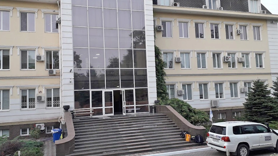 Δένδιας: Ζήτησε από το Κίεβο εγγυήσεις για την «εκκένωση» του Ελληνικού Προξενείου στη Μαριούπολη