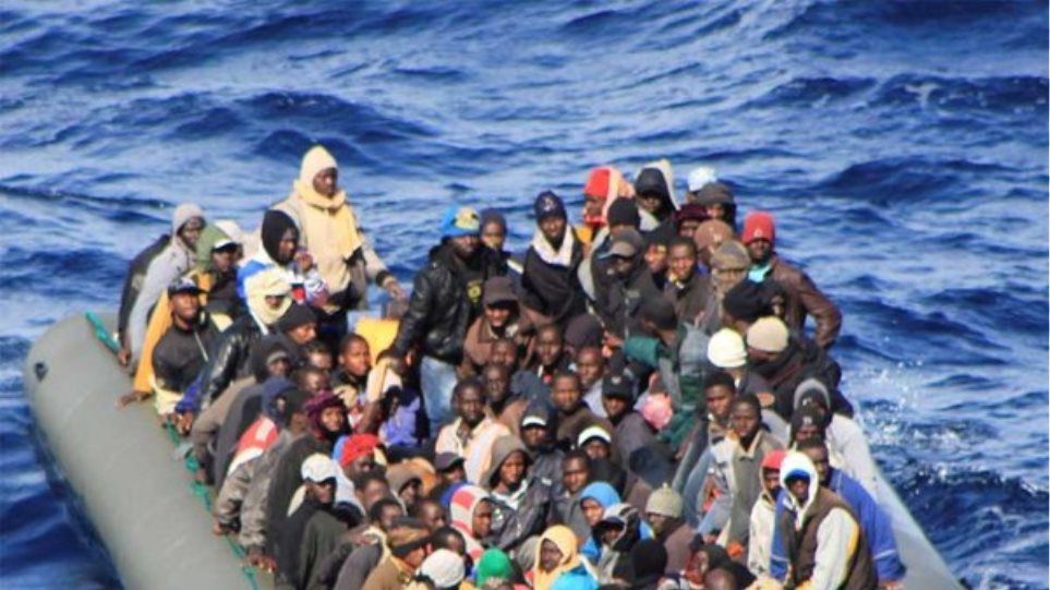 Ιταλία: Με επιτυχία στέφθηκε γιγαντιαία επιχείρηση διάσωσης 1100 μεταναστών από το Ναυτικό