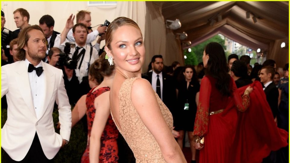 Candice Swanepoel: Με υπέροχο φόρεμα Michael Kors και διαμαντένια κοσμήματα