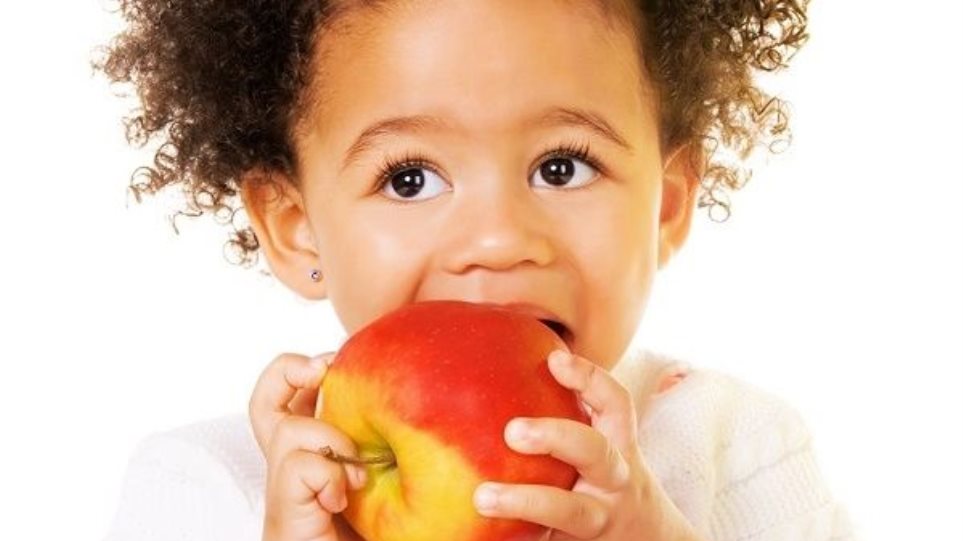 Διατροφή και παιδιά: Αυτές είναι οι σούπερ τροφές που πρέπει να βάλετε στο διατροφολόγιό του