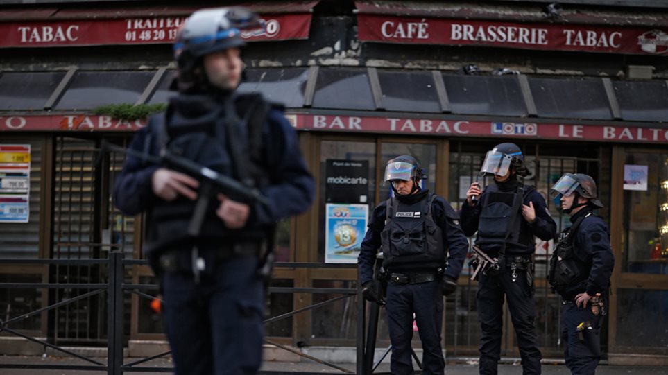 Οκτώ συλλήψεις στο Παρίσι - Δύο νεκροί - Έπιασαν ημίγυμνο άντρα