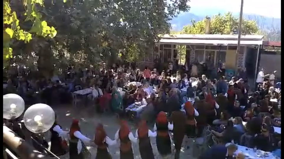 Γιορτή με τσίπουρα και κάστανα στην Καστανιά Άρτας στην Κοιλάδα του Αχελώου