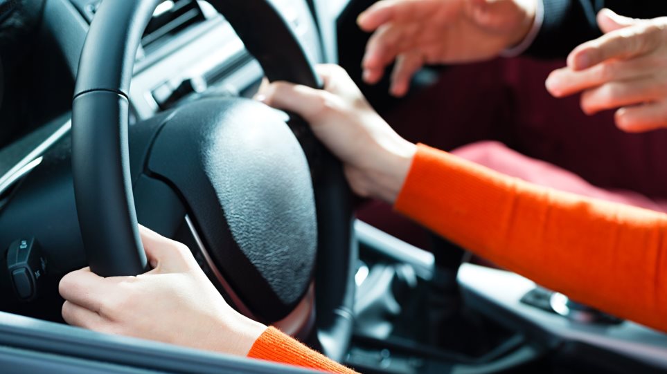 Δίπλωμα οδήγησης από τα 17 με αμερικανικό σύστημα - Όλες οι αλλαγές Driving-lessons
