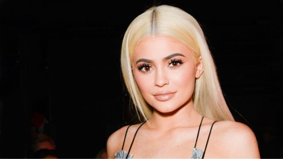 Η Kylie Jenner μας δείχνει την κόρη της αλλά και το σώμα της 3 μήνες μετά τη γέννα! (ΦΩΤΟ)