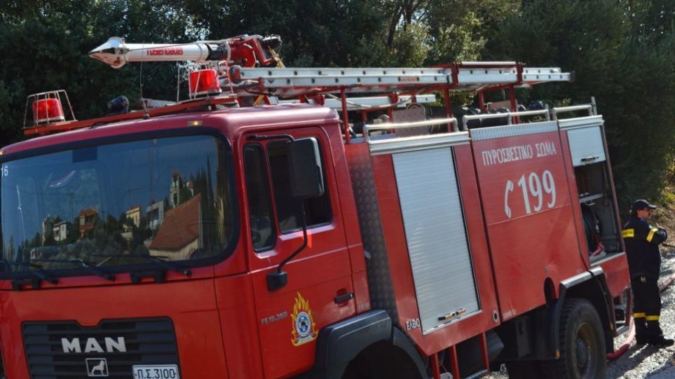 Φωτιά στο Σούνιο – Επιχειρούν 30 πυροσβέστες με 10 οχήματα Pyrosvestiko