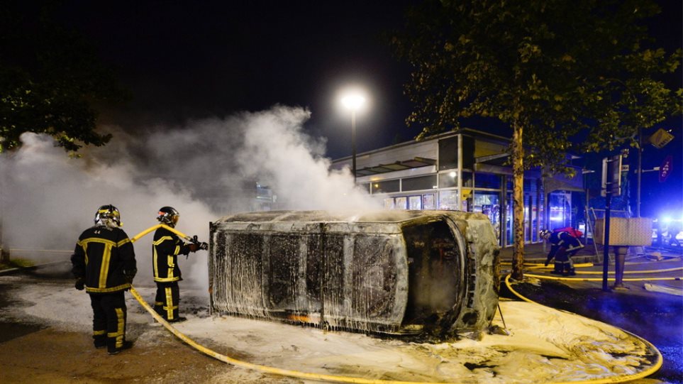 Γαλλία: Δεύτερη νύχτα βίας σε συνοικίες της Νάντης μετά τον θάνατο ενός νεαρού από αστυνομικό Nantes-epeisodia