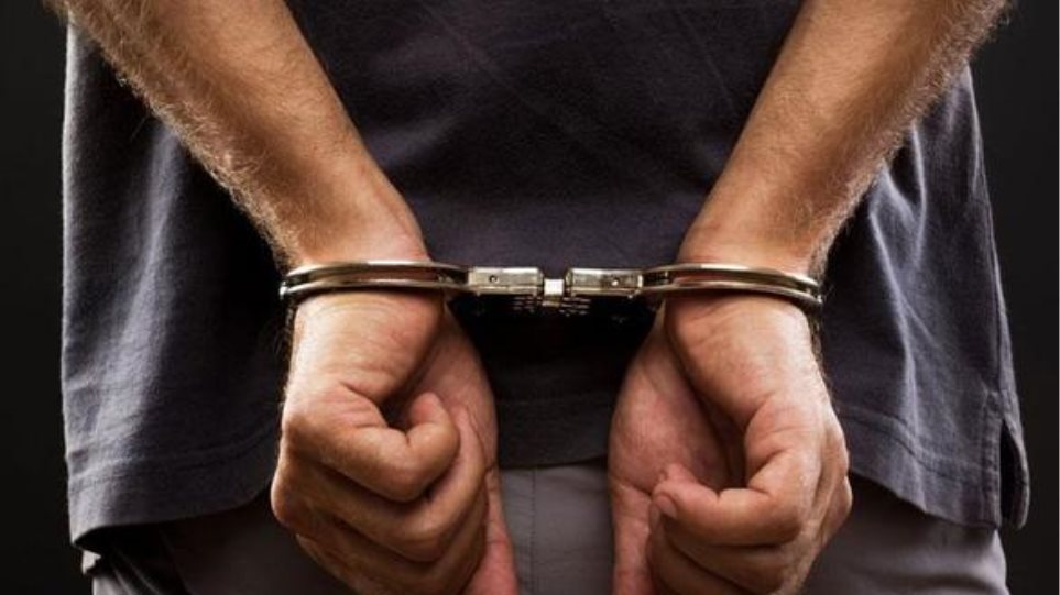 Καρδίτσα: Τέσσερις συλλήψεις σε αυτοκίνητο - οπλοστάσιο