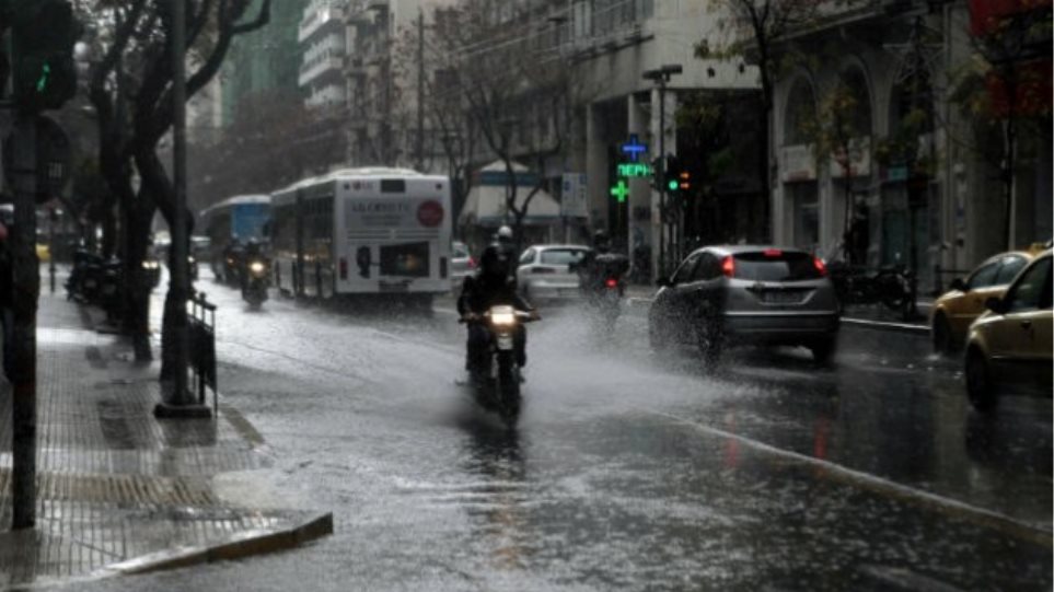 Μικροπροβλήματα από την βροχή στην Αττική Vroxi-athina-630_2