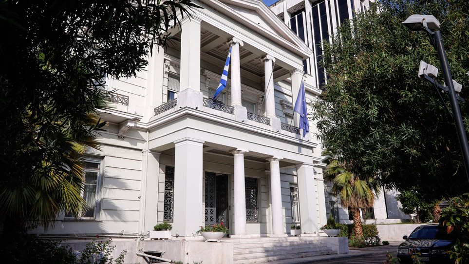 ΥΠΕΞ για θάνατο ομογενή στην Αλβανία: Απαράδεκτο ότι η επιχείρηση έφτασε σε σημείο απώλειας ανθρώπινης ζωής Ypex_arthro