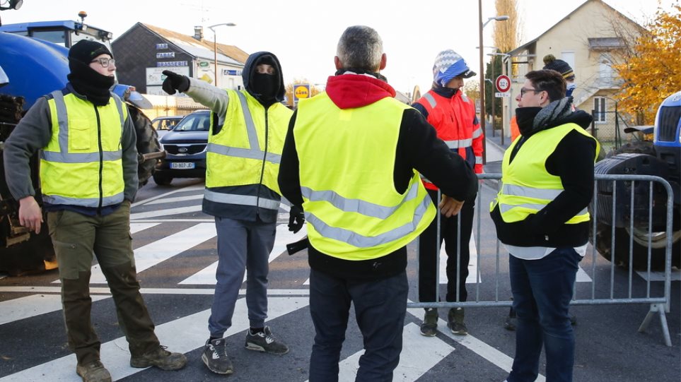 Γαλλία: Νεκρή διαδηλώτρια στις κινητοποιήσεις των «κίτρινων γιλέκων»