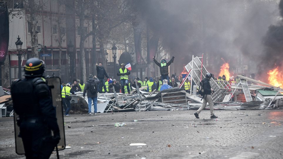 Αποτέλεσμα εικόνας για Παρίσι συγκρούσεις φωτιές