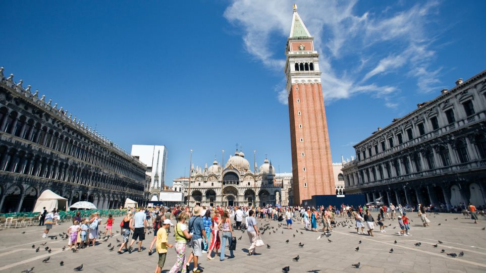 Βενετία: Υπεγράφη το νομοθετικό διάταγμα που απαγορεύει την αποβίβαση των επιβατών από τα κρουαζιερόπλοια