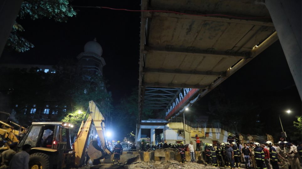 Ινδία: 6 νεκροί και δεκάδες τραυματίες από την κατάρρευση πεζογέφυρας στο Μουμπάι