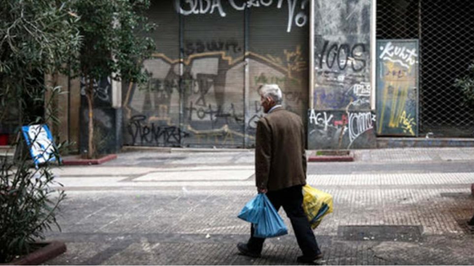 Αμετάβλητο στο 63% το ποσοστό των Ελλήνων που τα βγάζουν οριακά πέρα στην 4ετία ΣΥΡΙΖΑ