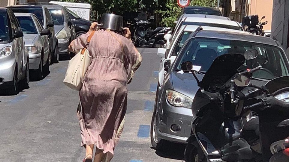 Αποτέλεσμα εικόνας για Κολονακιωτισσα φόρεσε την κατσαρόλα στο κεφάλι