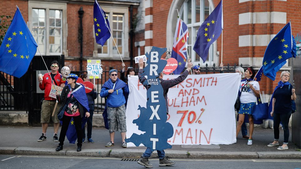 Brexit: Οι μισοί Βρετανοί θέλουν δημοψήφισμα για την οριστική συμφωνία