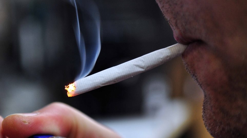 Στη Βουλή το νομοσχέδιο του υπουργείου Υγείας για το κάπνισμα - Τσουχτερά τα πρόστιμα για τους παραβάτες