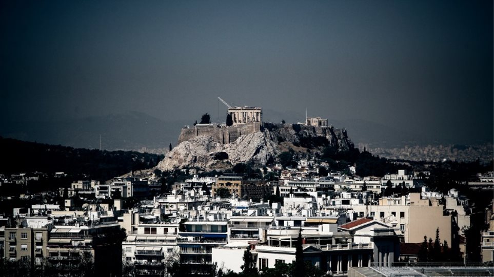 ΙΟΒΕ: Οι Έλληνες βγήκαν από την 5άδα των πιο απαισιόδοξων Ευρωπαίων για την οικονομία