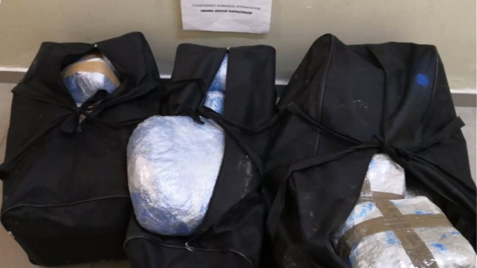Θεσπρωτία: Πεζή μετέφεραν σάκους με πάνω από 42 κιλά χασίς