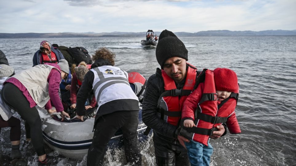 Bild - Μεταναστευτικό: Η Ελλάδα στέλνει 50 πολεμικά πλοία στα ελληνικά νησιά