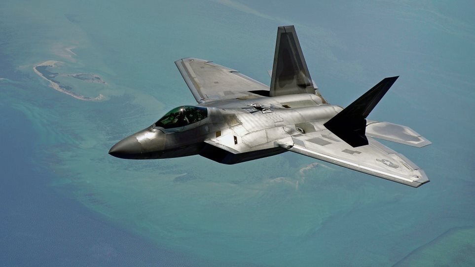 ΗΠΑ: Αόρατο μαχητικό F-22 συνετρίβη στη Φλόριντα | Madata.GR