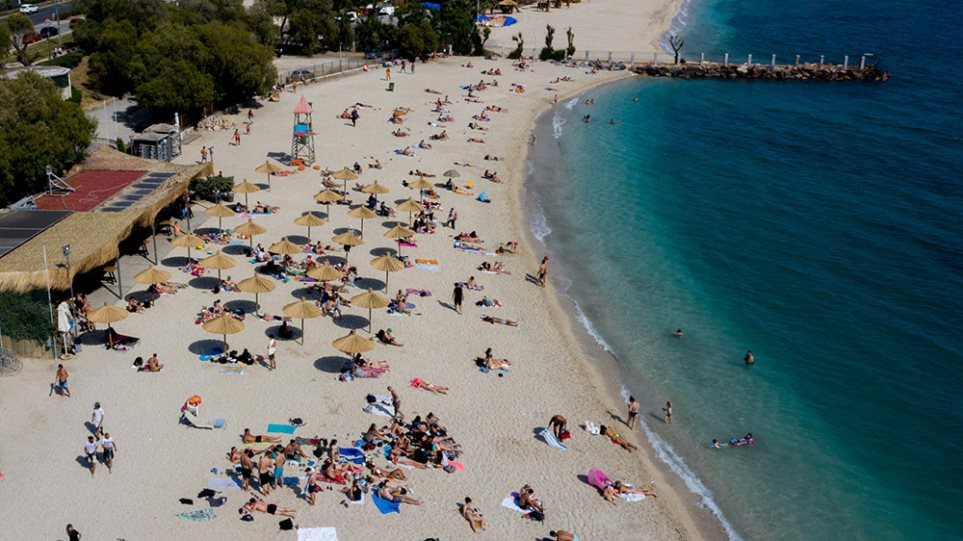Άρση μέτρων: «Οι Έλληνες μπορούν να επιστρέψουν στις παραλίες» γράφει το Der Spiegel