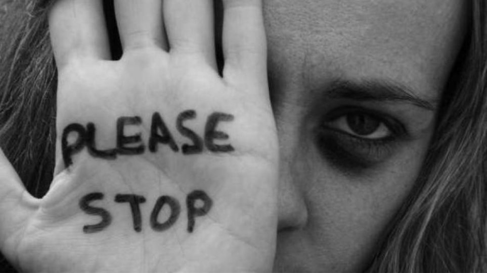 Παγκόσμια Ημέρα για την εξάλειψη της βίας κατά των γυναικών: Αυξήθηκαν οι  κλήσεις στις γραμμές SOS στην καραντίνα
