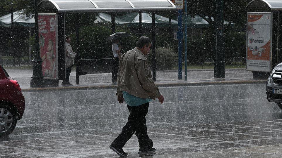Καιρός - Καιρός στην Αθήνα: Καταιγίδα με κίνηση στους δρόμους - Πού βρέχει  στη χώρα