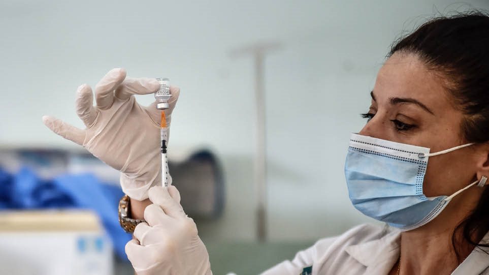 Εμβόλια: Ποιοι θα έχουν εμβολιαστεί έως τον Μάρτιο - Οδηγίες βήμα προς βήμα