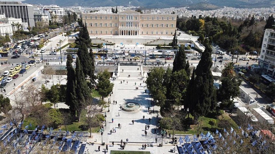 25η Μαρτίου: Στα γαλανόλευκα η Αθήνα ετοιμάζεται να γιορτάσει τα 200 χρόνια από την Ελληνική Επανάσταση