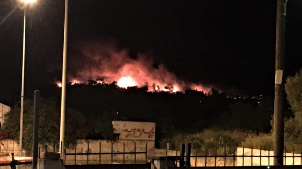 Νύχτα κόλασης: Μεγάλη φωτιά στον Σχίνο Κορινθίας - Εκκενώθηκαν οι οικισμοί Σχίνος, Αγία Σωτήρα, Βαμβακιές και Μαυρολίμνη