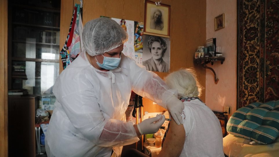 Κορωνοϊός: Η Ουκρανία ξεπέρασε το «μαύρο ορόσημο» των 50.000 νεκρών από την  πανδημία